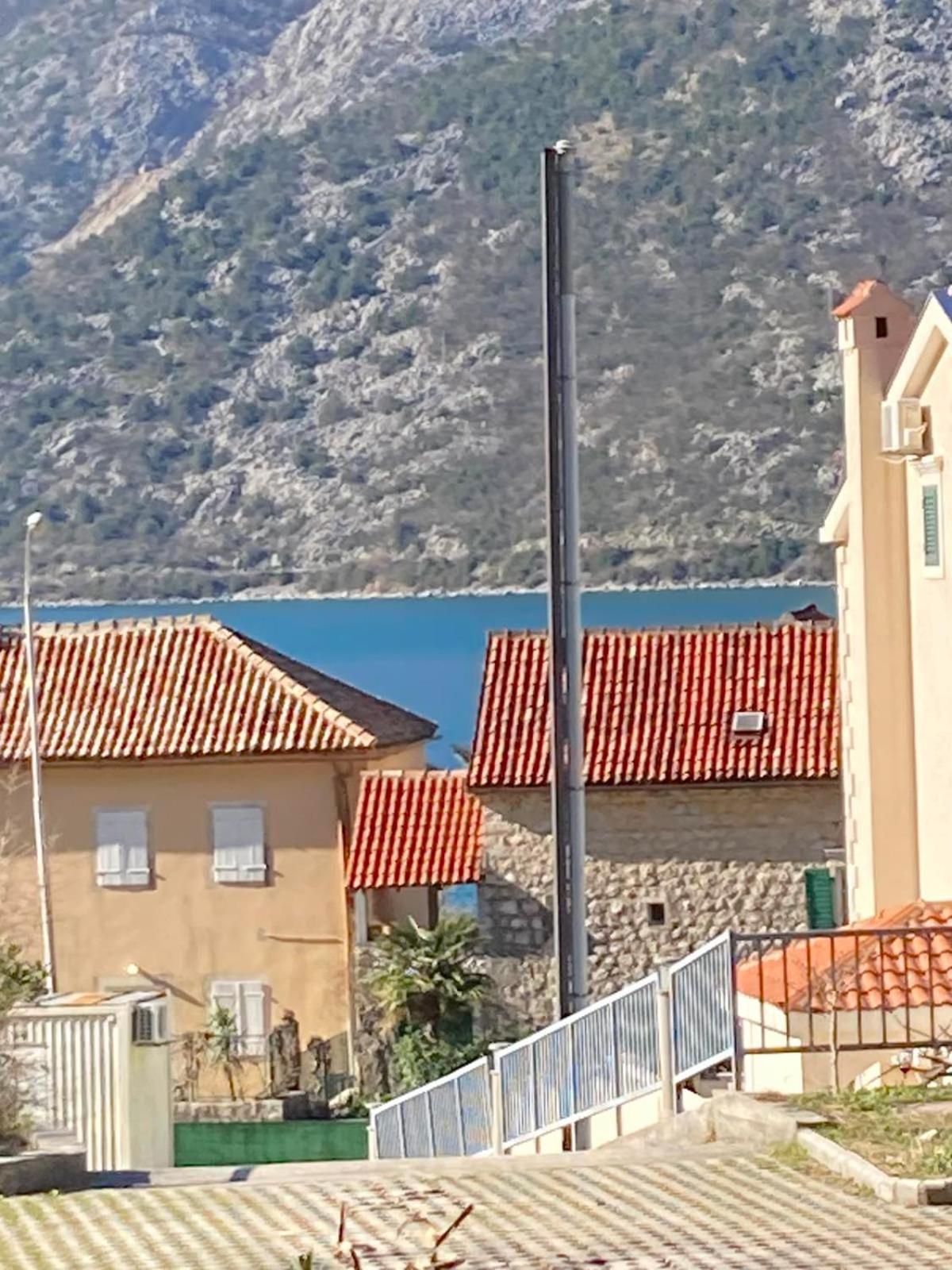 Apartman Mia Risan Exteriör bild