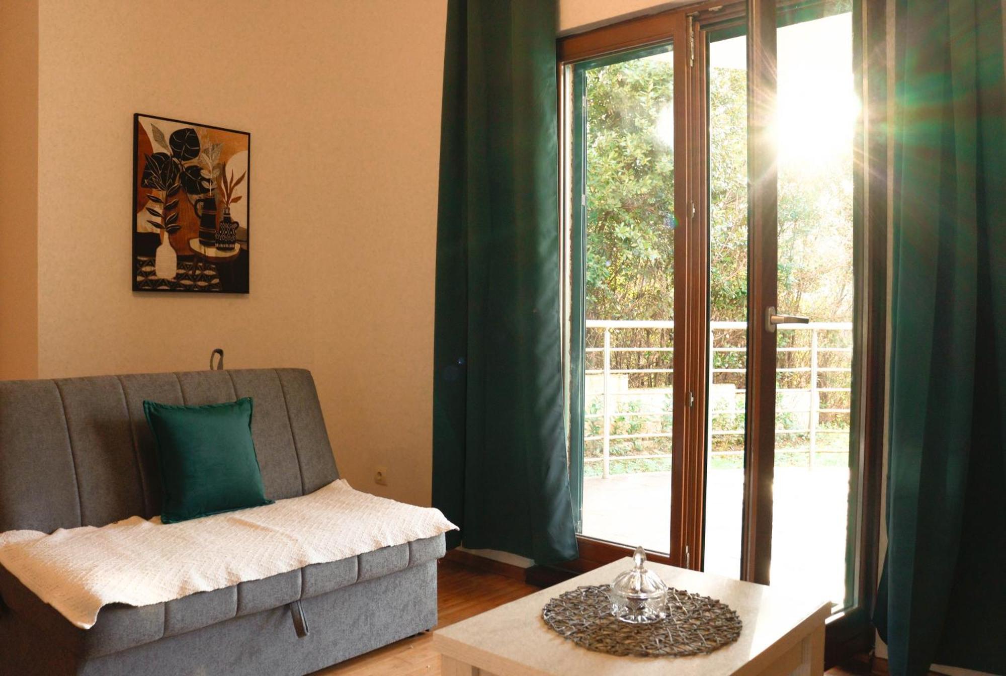 Apartman Mia Risan Exteriör bild