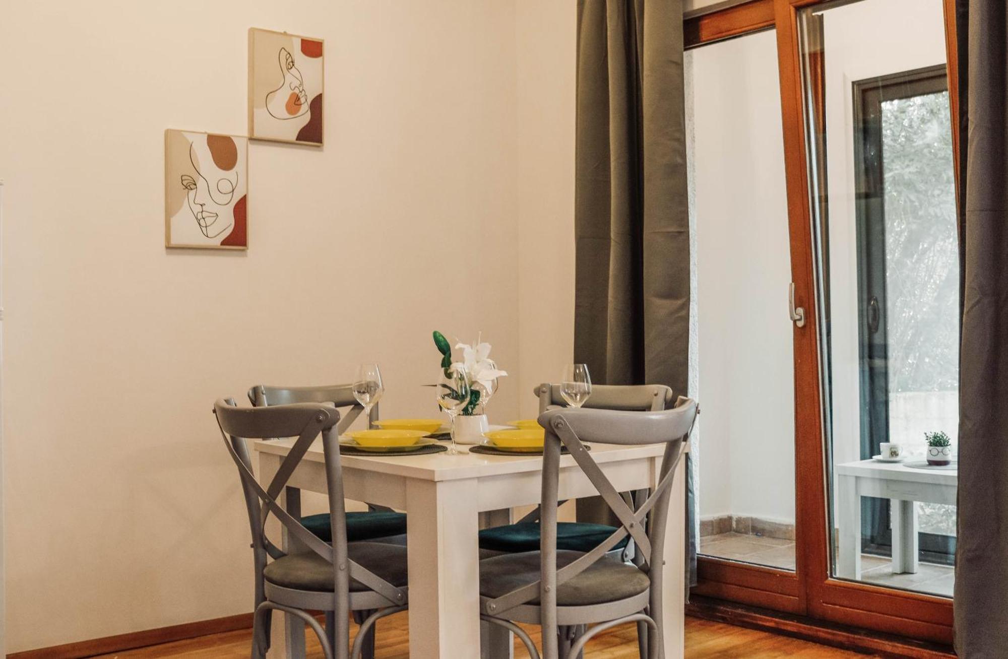 Apartman Mia Risan Exteriör bild