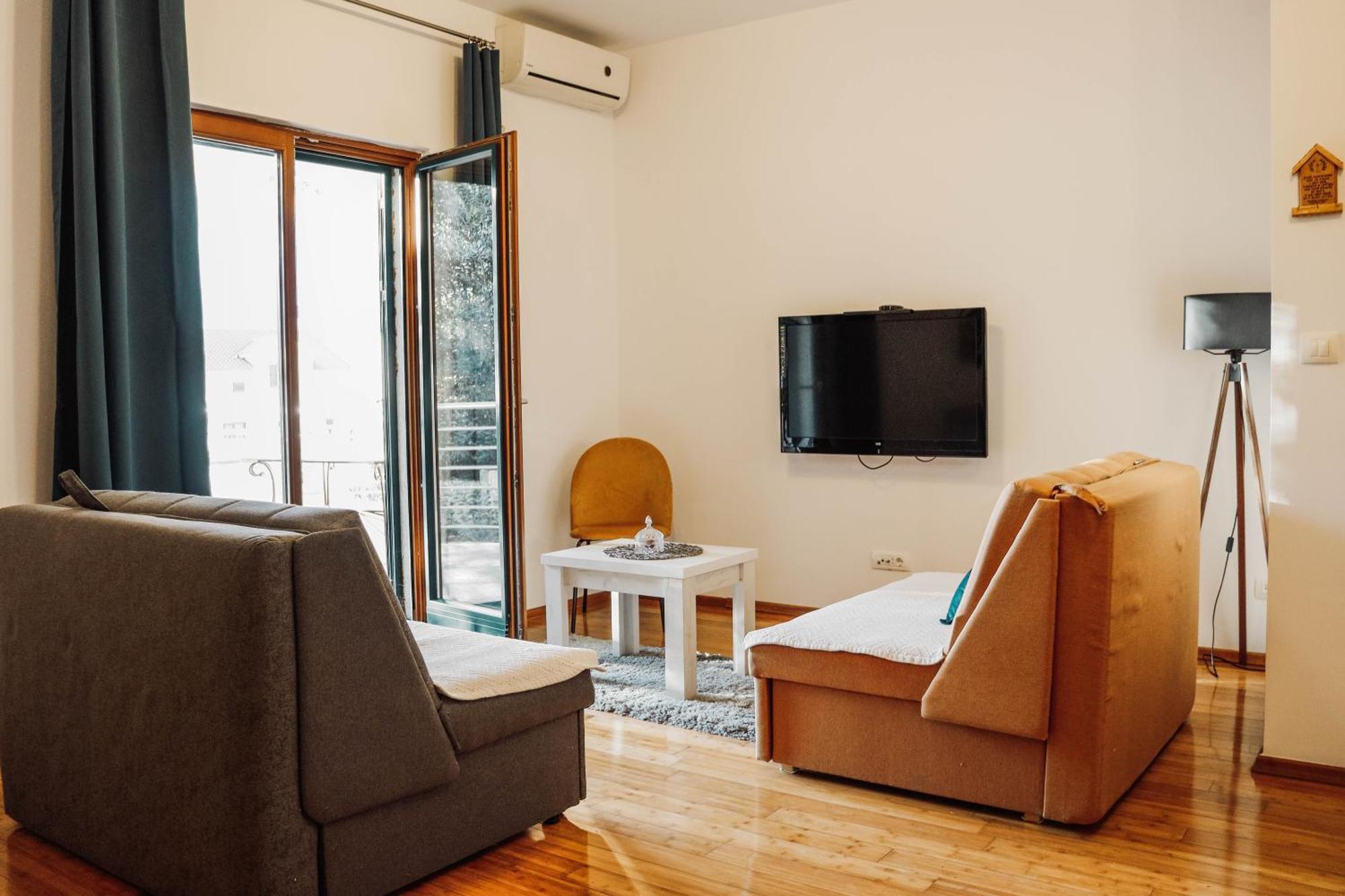 Apartman Mia Risan Exteriör bild