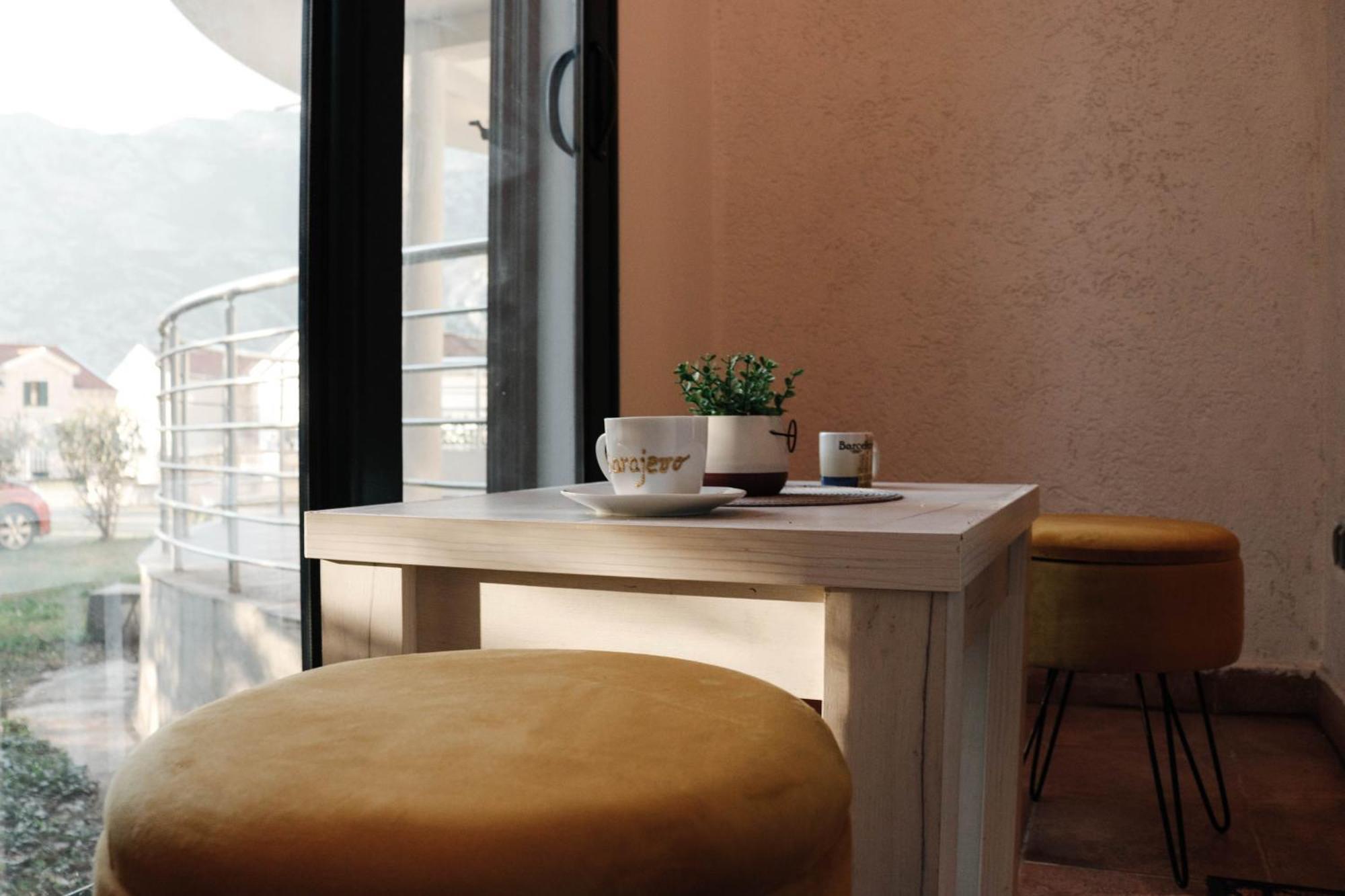 Apartman Mia Risan Exteriör bild