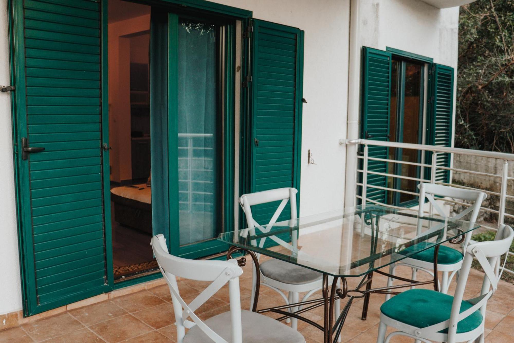 Apartman Mia Risan Exteriör bild
